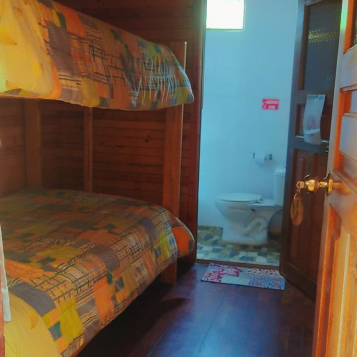 Baños modernos e independientes con acabados de calidad